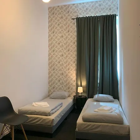 St 48 ホステル *