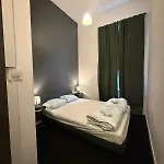 Hostel St 48 *